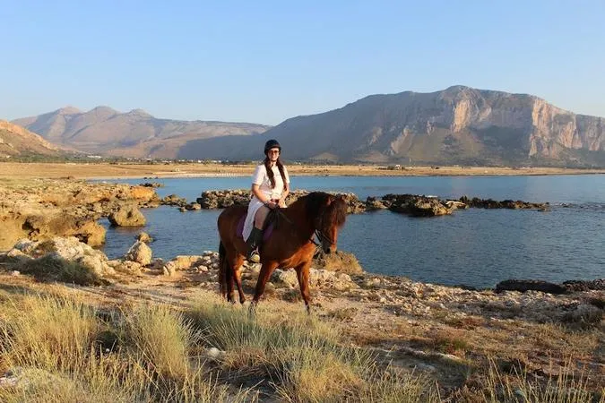Passeggiata a cavallo in riva al mare a San Vito Lo Capo