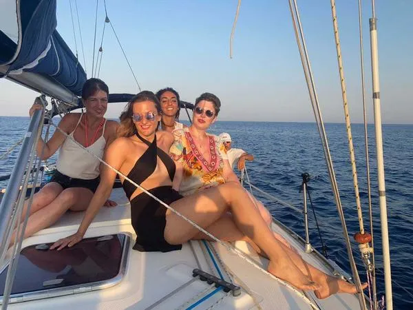 Giro in barca a vela in esclusiva vicino a Alassio