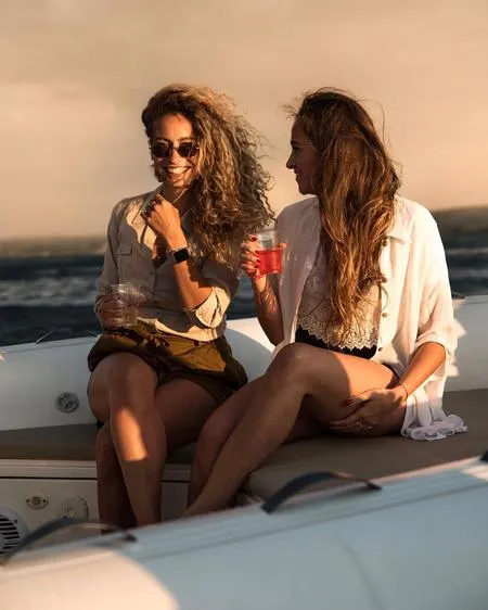 Aperitivo al tramonto in barca privata sul Lago Maggiore da Sesto Calende