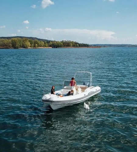 Giro in barca privata sul Lago Maggiore da Sesto Calende