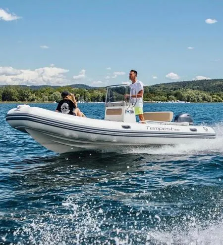 Giro in barca privata sul Lago Maggiore da Sesto Calende