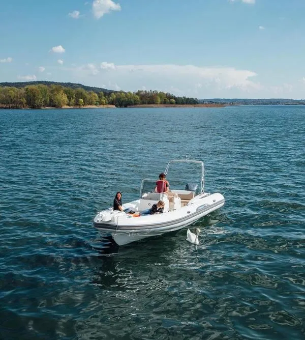 Giro in barca privata sul Lago Maggiore da Sesto Calende