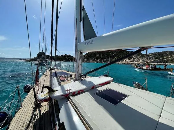 Giornata in barca a vela nell'arcipelago di La Maddalena da Cannigione in esclusiva