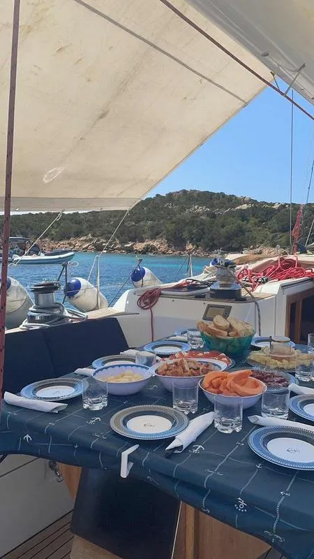 Giornata in barca a vela nell'arcipelago di La Maddalena da Cannigione in esclusiva