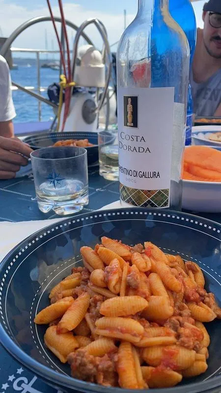 Giornata in barca a vela nell'arcipelago di La Maddalena da Cannigione in esclusiva