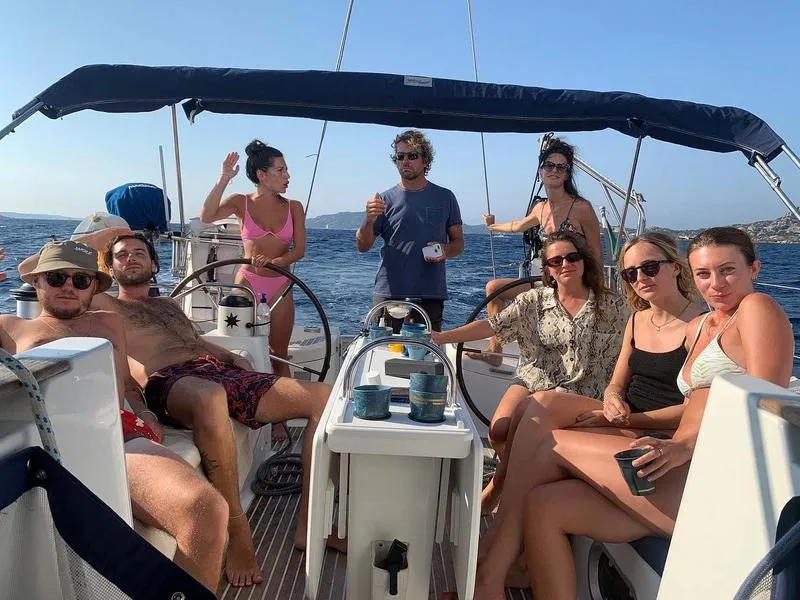 Giornata in barca a vela nell'arcipelago di La Maddalena da Cannigione in esclusiva