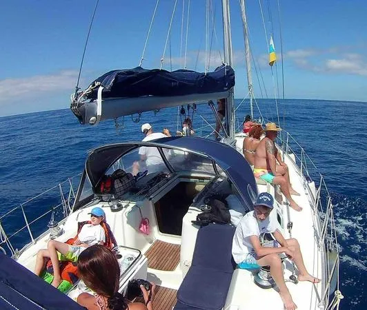 Giornata in barca a vela alla Maddalena con pranzo a bordo