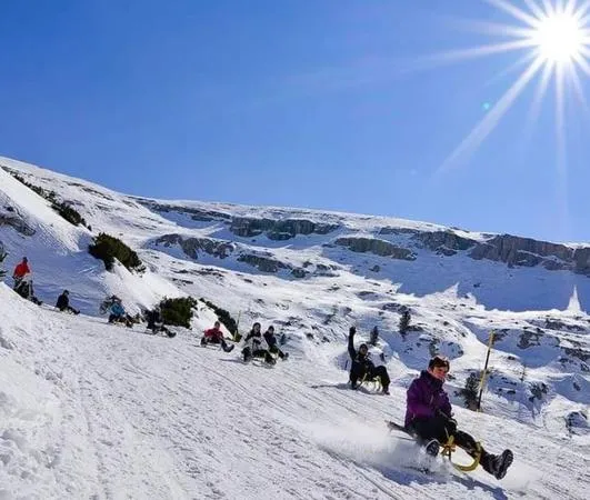Giro in motoslitta e discesa in slittino alle Tre Cime di Lavaredo