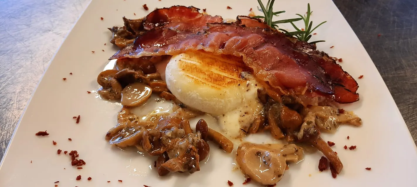 Cena in chalet con motoslitta a Lavarone