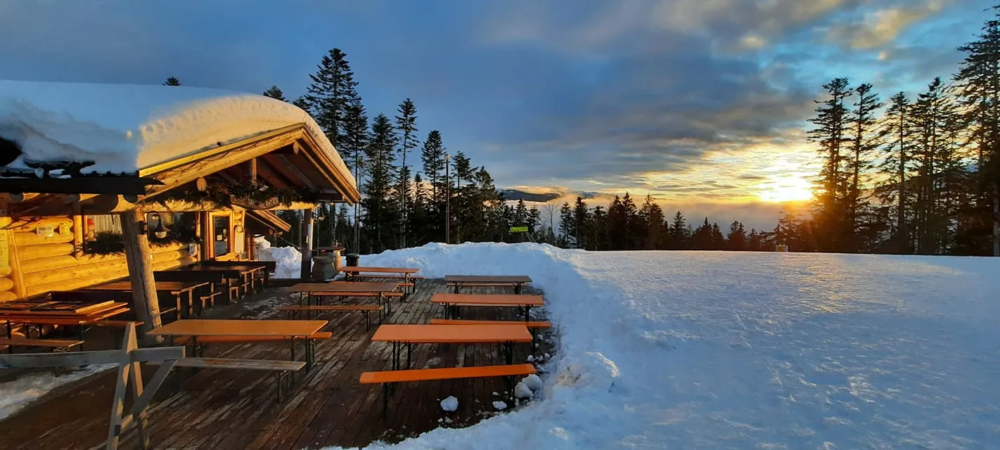 Cena in chalet con motoslitta a Lavarone