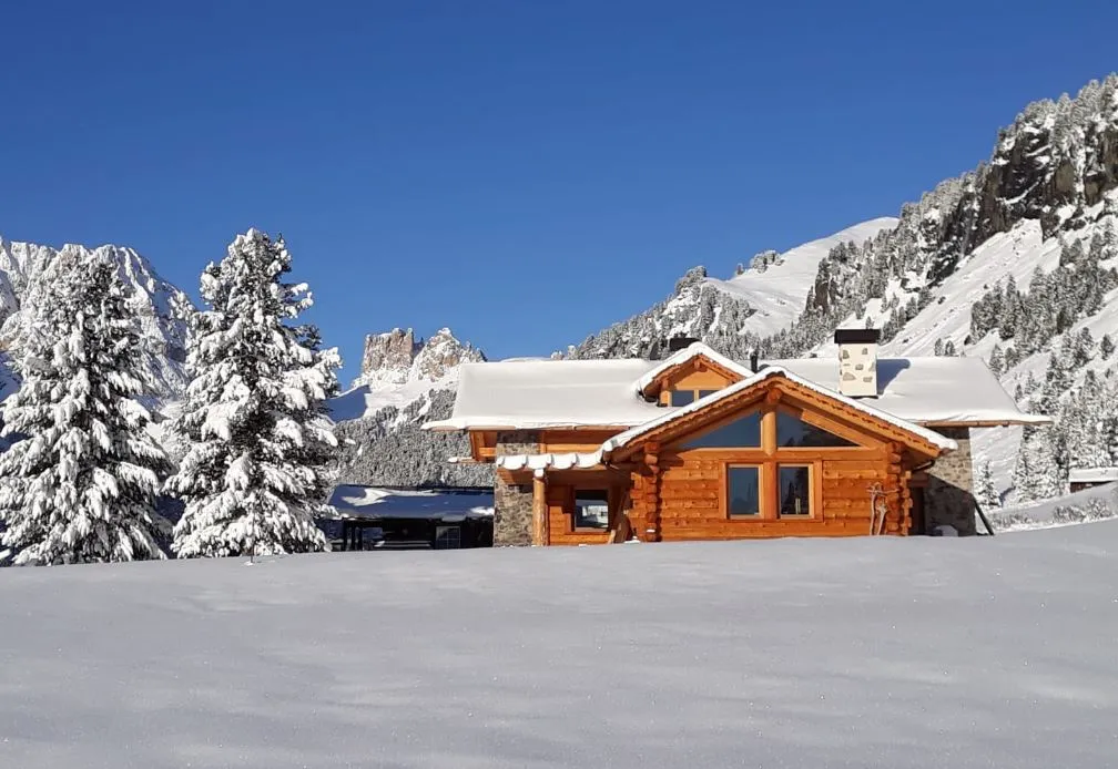 Giro in motoslitta con pranzo in Val di Fassa