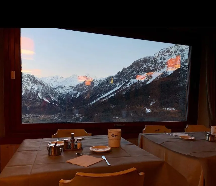 Cena in rifugio con motoslitta o gatto delle nevi a Bormio