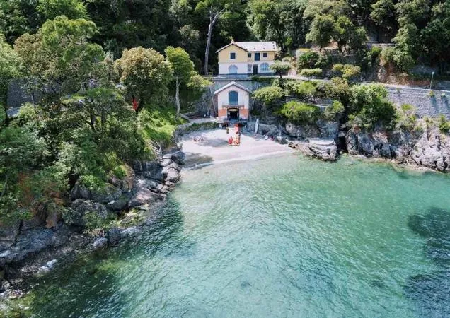 Giro in kayak con snorkeling a Portofino e aperitivo ligure