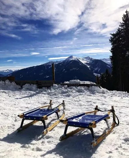 Discesa su pista da slittino a Vipiteno sul Monte Cavallo