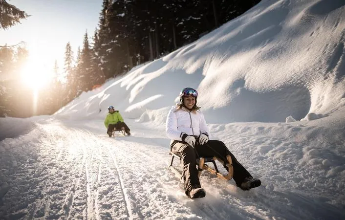 Discesa su pista da slittino a Vipiteno sul Monte Cavallo