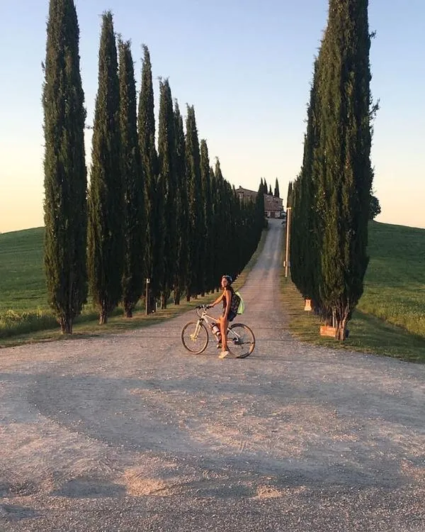Giro in e-bike al tramonto e aperitivo in Val d'Orcia​