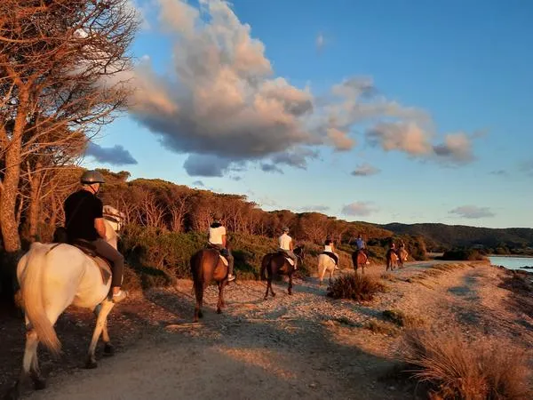 Passeggiata a cavallo in riva al mare a Budoni