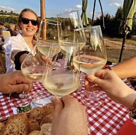 Aperitivo in vigna nell'Oltrepò Pavese