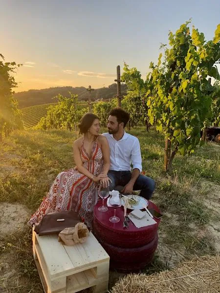 Aperitivo in vigna nel Monferrato sulle colline di Cella Monte