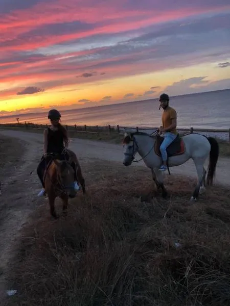 Passeggiata a cavallo in riva al mare a Punta Aderci da Vasto
