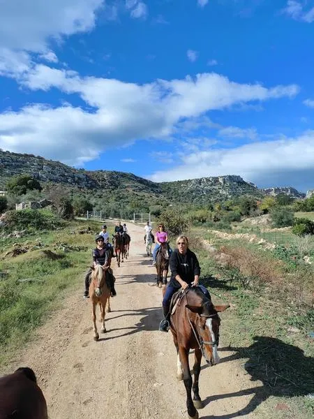 Passeggiata a cavallo e pranzo nella campagna di Siracusa