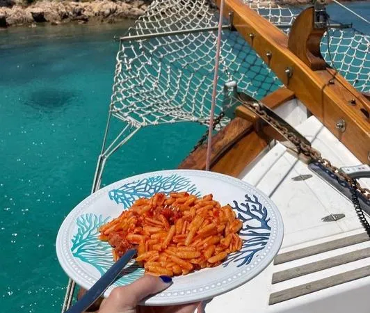 Escursione in veliero alla Maddalena con pranzo a bordo