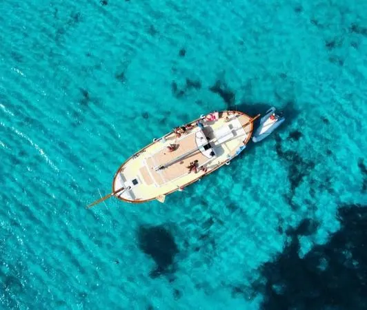 Escursione in veliero alla Maddalena con pranzo a bordo
