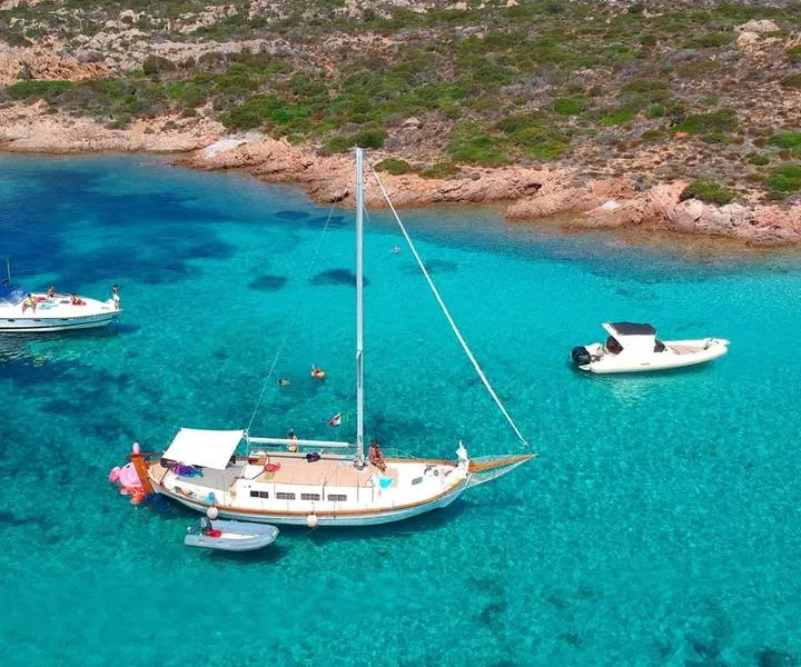 Escursione in veliero alla Maddalena con pranzo a bordo
