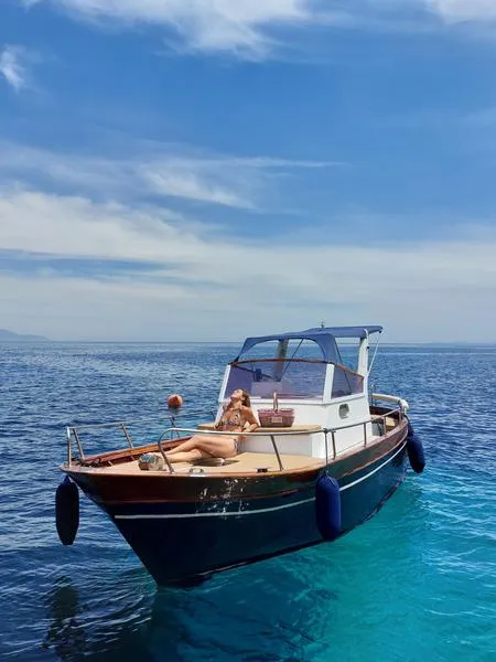 Giro dell'Isola del Giglio in barca da Giglio Porto