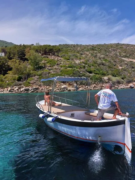 Giro dell'Isola del Giglio in barca da Giglio Porto