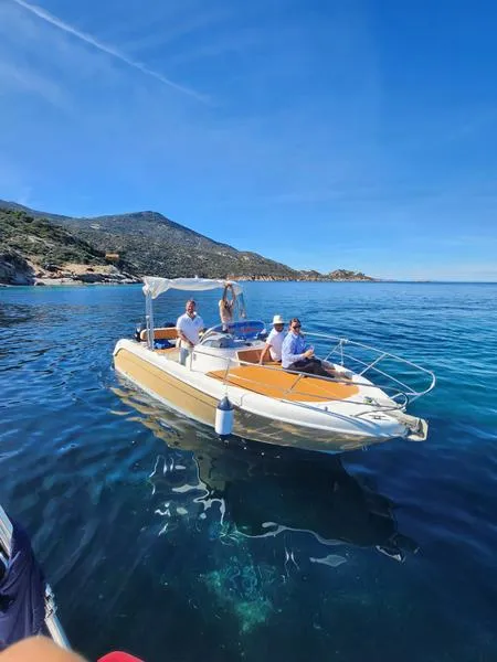Giro dell'Isola del Giglio in barca da Giglio Porto