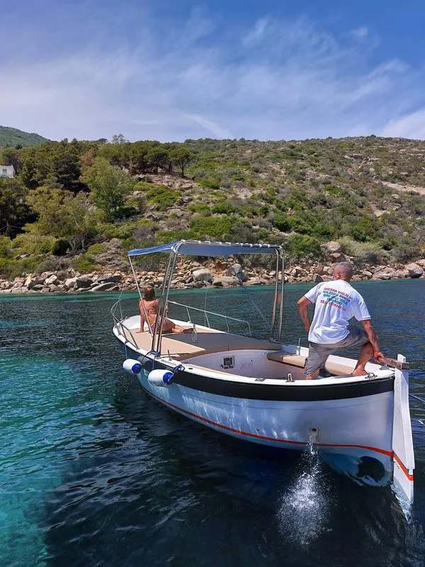 Giro dell'Isola del Giglio in barca da Giglio Porto