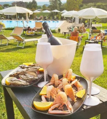 Giornata in piscina sulle colline del Lago di Garda