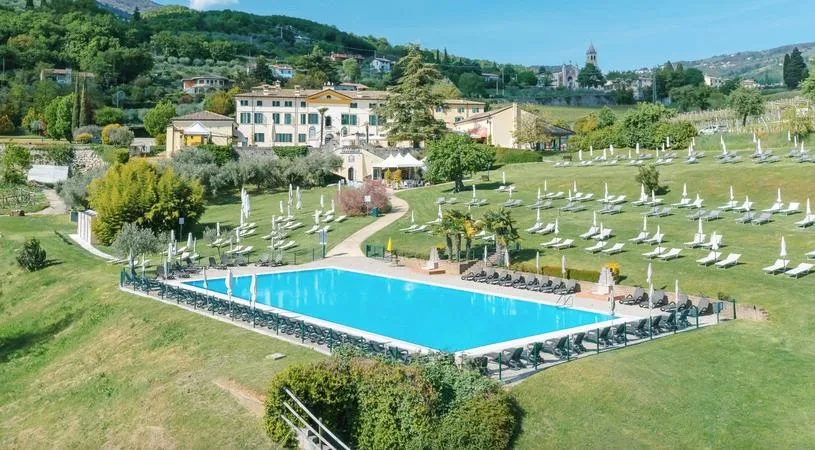 Giornata in piscina sulle colline del Lago di Garda