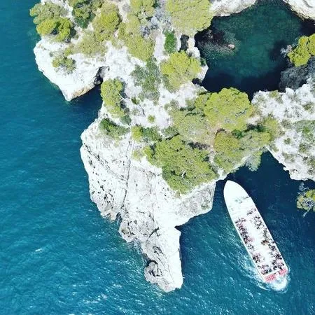 Giro in motobarca delle grotte marine di Vieste
