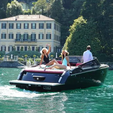 Giro in motoscafo Cranchi da Como in esclusiva