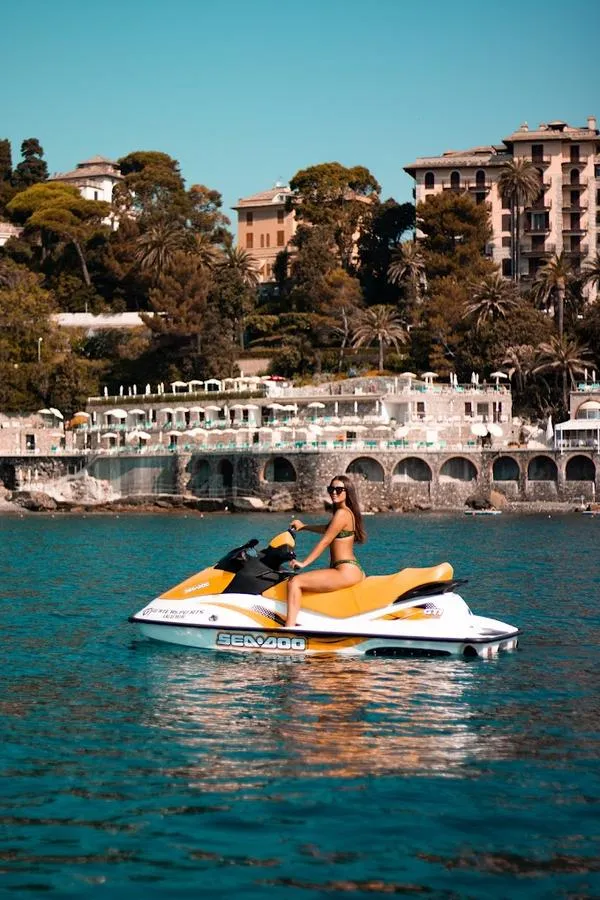 Giro in moto d'acqua a Rapallo