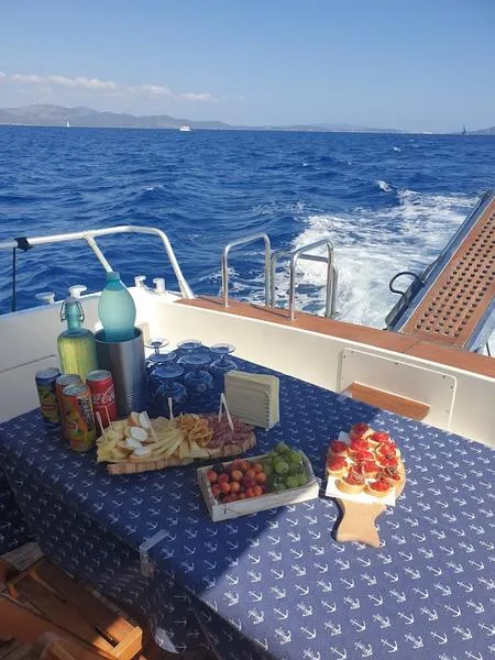 Escursione in barca con pranzo da Golfo Aranci