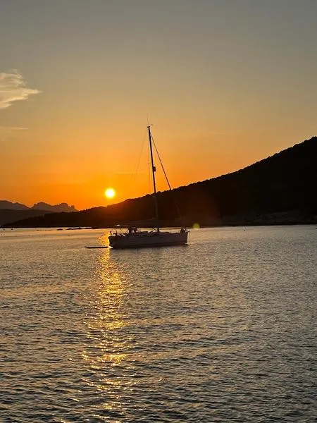 Aperitivo in barca da Golfo Aranci al tramonto
