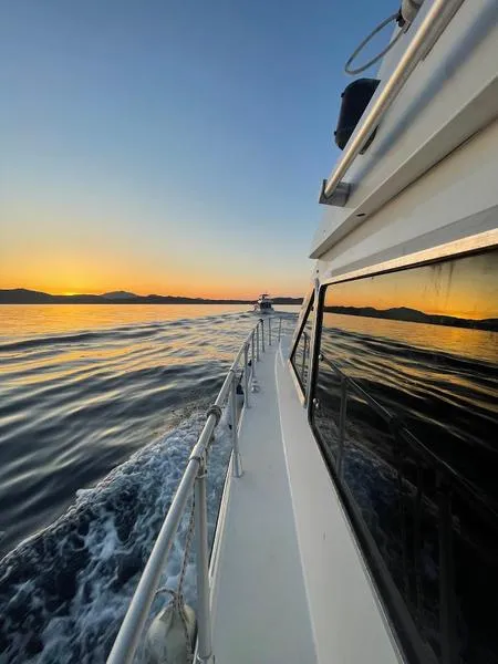 Aperitivo in barca da Golfo Aranci al tramonto