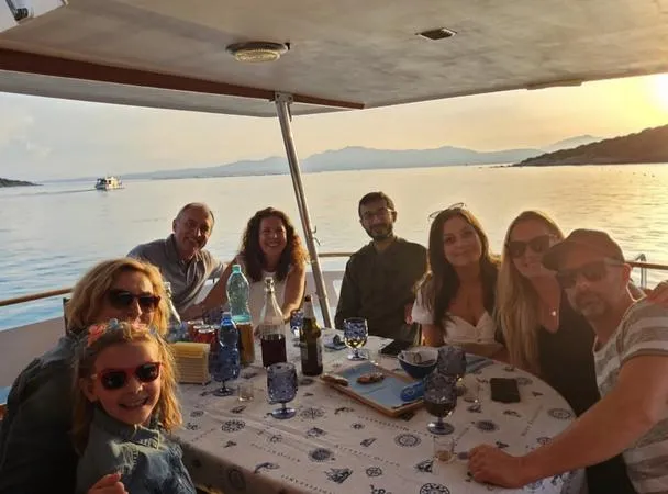 Aperitivo in barca da Golfo Aranci al tramonto