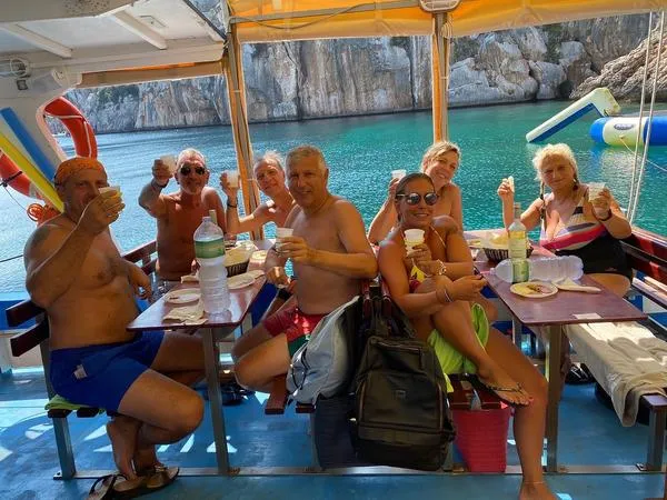 Aperitivo in barca con avvistamento delfini da Alghero