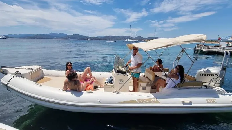 Mezza giornata in gommone alla Tavolara da Porto San Paolo