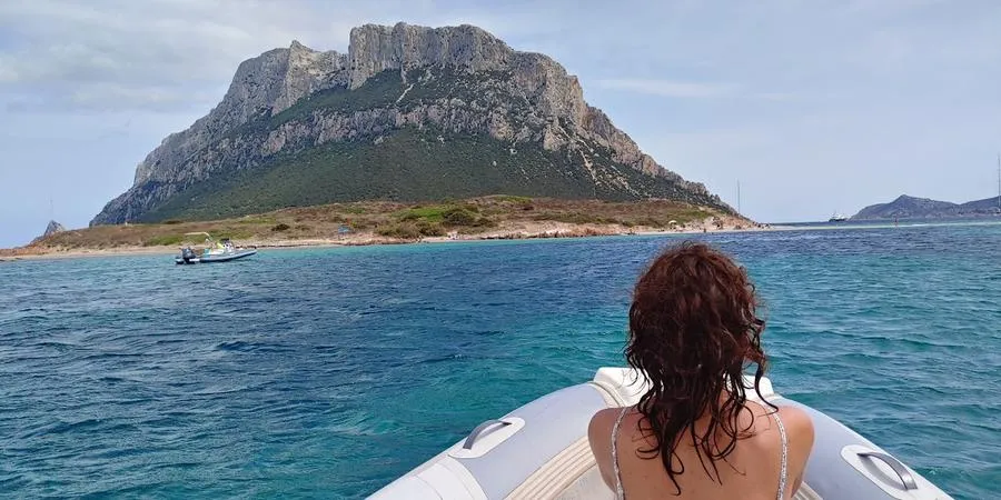 Mezza giornata in gommone alla Tavolara da Porto San Paolo
