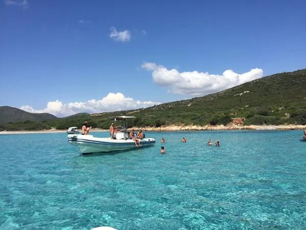 Escursione in barca da Cagliari e snorkeling