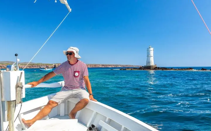 Escursione in barca a Carloforte con pranzo a bordo