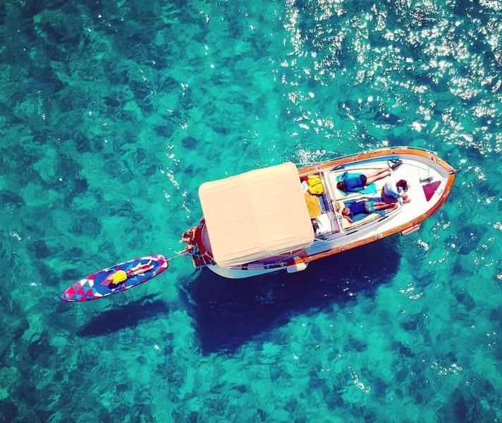 Gita in barca di mezza giornata a Cala Violina in esclusiva