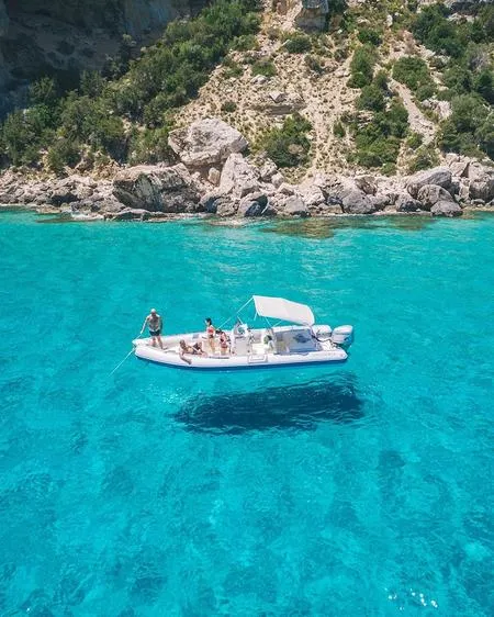 Escursione in gommone della Costa di Baunei