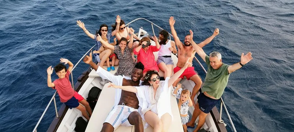 Aperitivo in barca al tramonto a Marzamemi