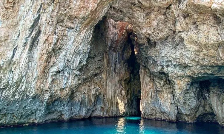 Escursione in barca alle grotte di Santa Maria di Leuca e snorkeling